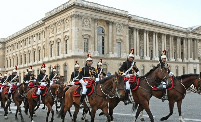 Paris multiplie les grandes marques d’honneur pour recevoir Béji Caïd Essebsi : le programme