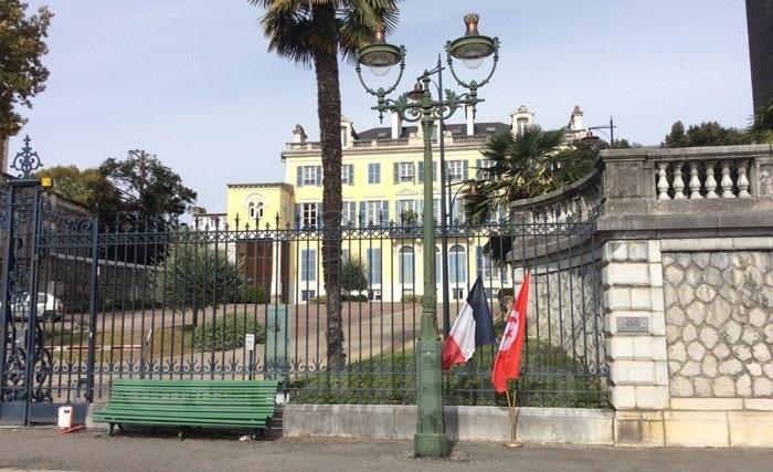 Le souvenir de Moncef Bey commémoré à Pau par François Bayrou