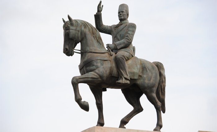 Le retour de la statue équestre de Bourguiba à son emplacement initial le 1er juin prochain 