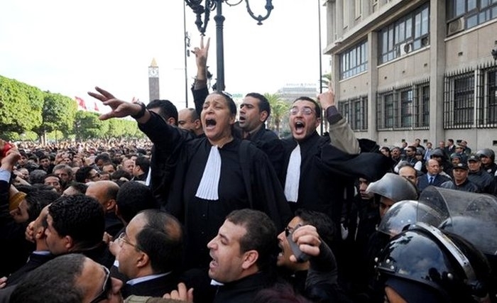  الأستاذ عبد الرزّاق كيلاني في حديث عن دور المحامين في الحراك الشعبي قبل الثورة وبعدها  (فيديو-الجزء الثاني)