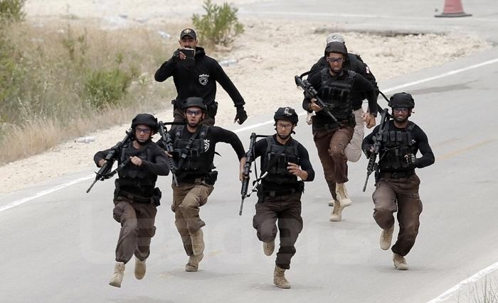 مباشرة‭ ‬مع‭ ‬المقاتلين‭ ‬العراقيين في‭ ‬تدريبــاتهم‭ ‬لتحرير‭ ‬الموصل