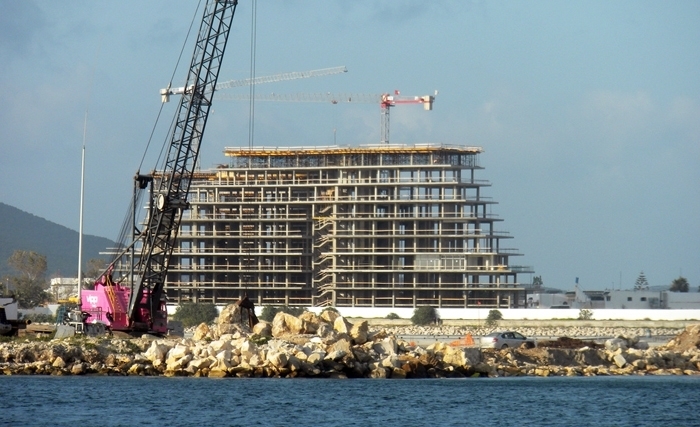 Les travaux de contruction de la marina redémarrent  après une interruption de 4 ans