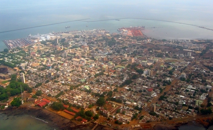 La Gazelle tisse sa toile dans le ciel africain et dessert Conakry.