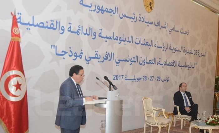  1129 عونا بين الداخل والخارج و92 بعثة في خدمة الدبلوماسية التونسية