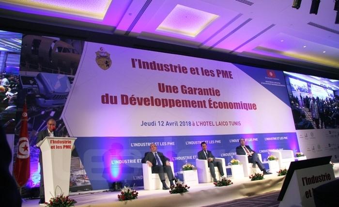 نورالدين الطبوبي يؤكّد ضرورة تأهيل المؤسسات الصغرى والمتوسّطة