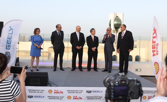 «Shell Helix  - Geely : Performance that reaches the sky » : l’union pour la performance d’un leader dans son secteur et d’un groupe pionnier !  