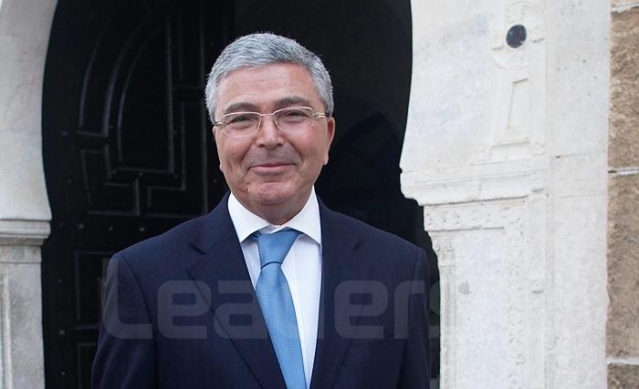 وزير الدفاع عبد الكريم الزبيدي يترشّح للانتخابات الرئاسية 