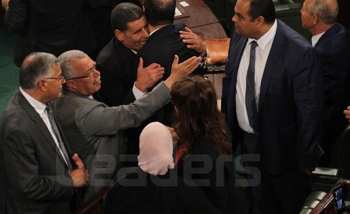 En attendant la séance plénière de l'Assemblée ...