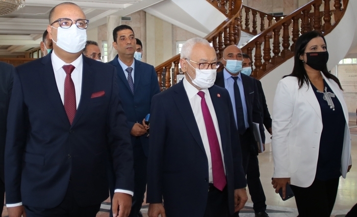 هشام المشيشي يتعهّد في جلسة التصويت على منح الثقة لحكومته في البرلمان بتنفيذ برنامج لإنقاذ البلاد