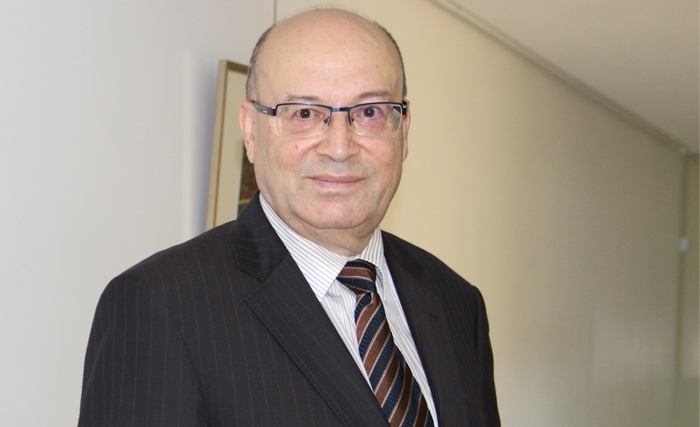 أما كان أولى لك فأولى أن تلتزم الصمت؟