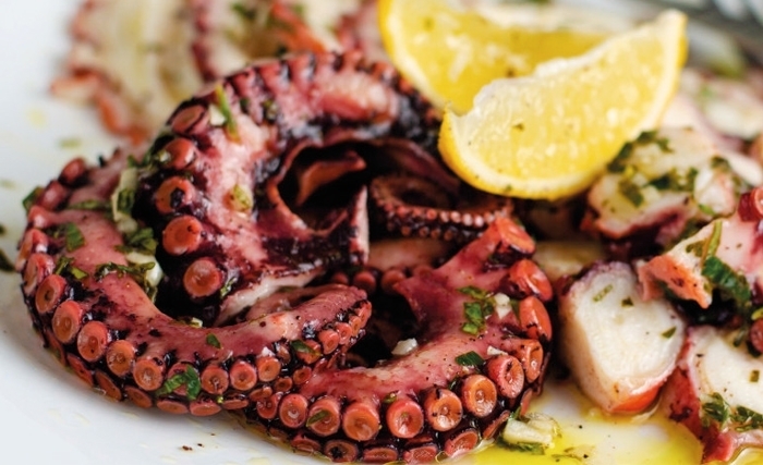 Le poulpe: Un plat raffiné et une ressource sous pression